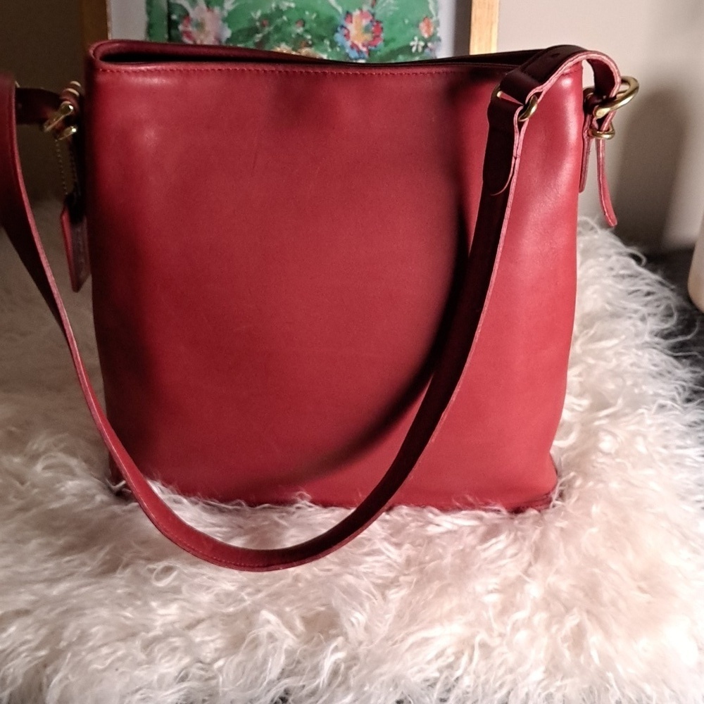 Coach Vintage USA 9806 Slim Bucket Equestrian Red Leather Legacy Shoulder Bag - Picture 1 of 15